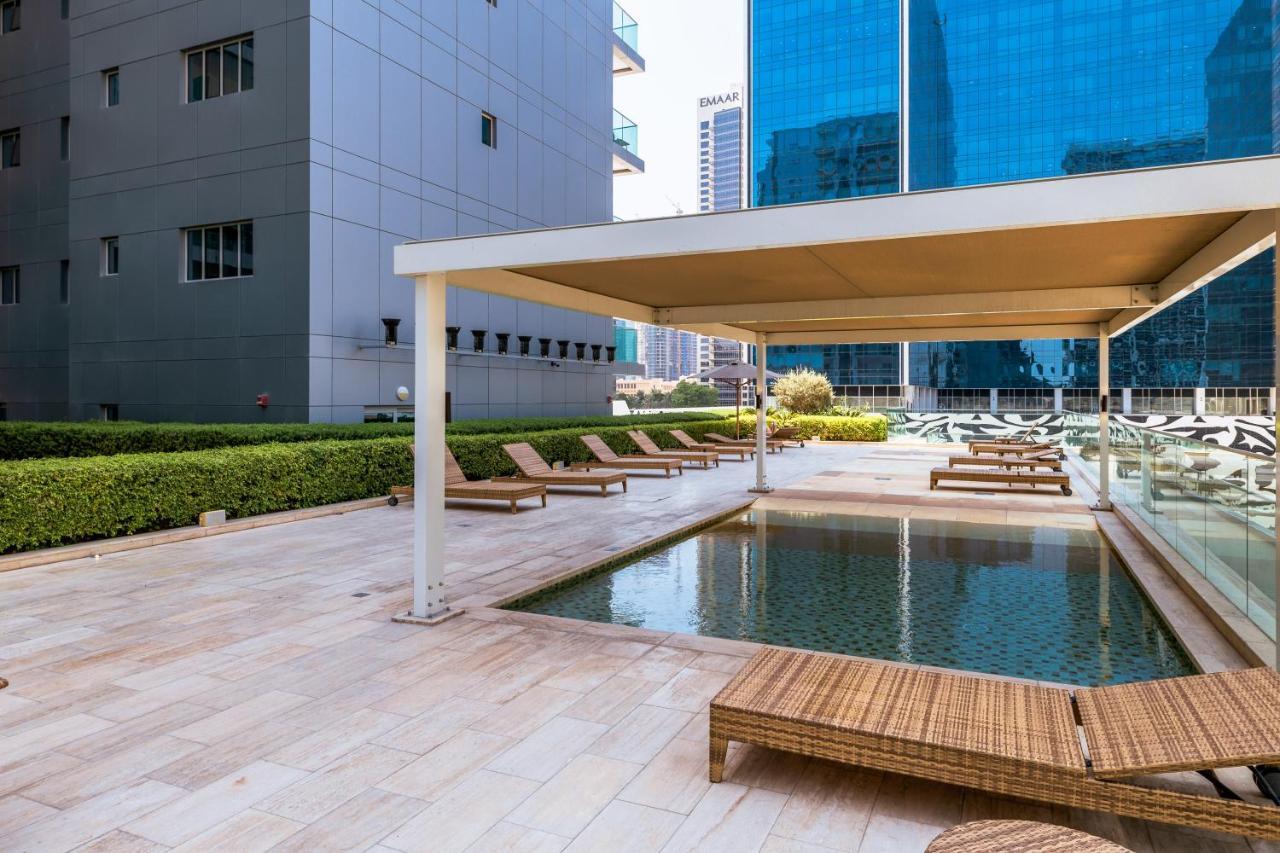 Stunning Studio Near Burj Khalifa Дубай Екстер'єр фото